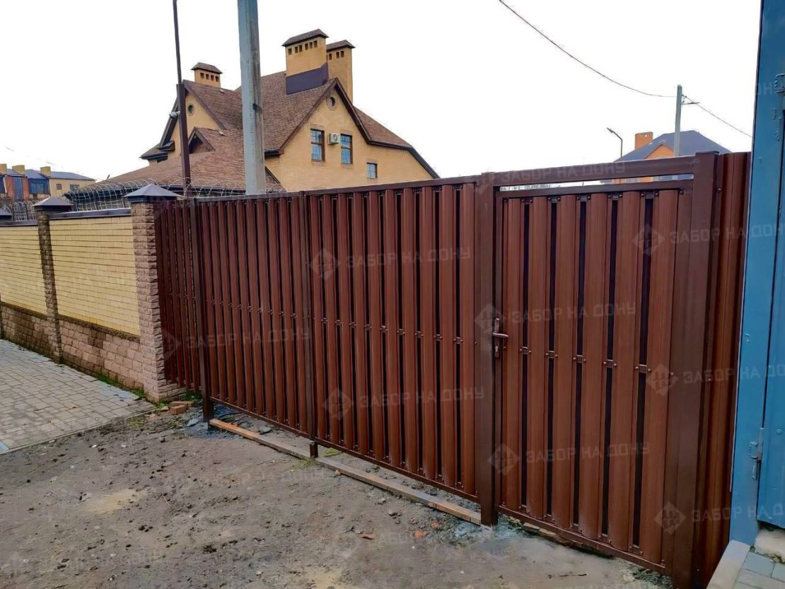 Ворота с калиткой для частного дома и дачи  в Персиановском